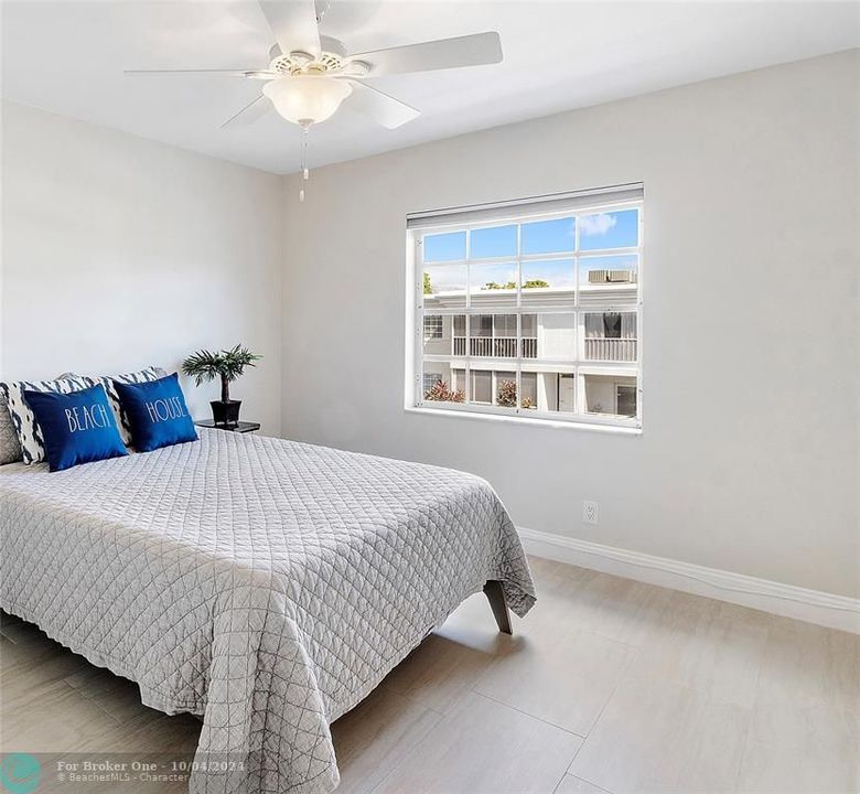 For Sale: $425,000 (2 beds, 2 baths, 1200 Square Feet)