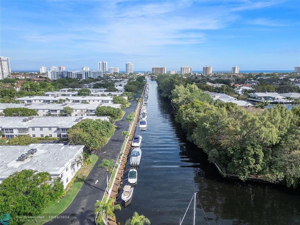 For Sale: $425,000 (2 beds, 2 baths, 1200 Square Feet)