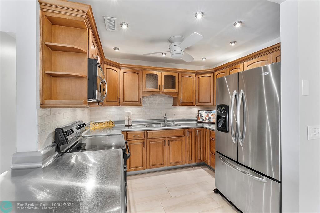 For Sale: $425,000 (2 beds, 2 baths, 1200 Square Feet)