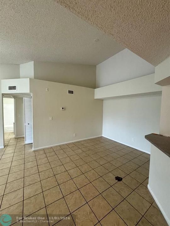 For Rent: $2,300 (3 beds, 2 baths, 1263 Square Feet)