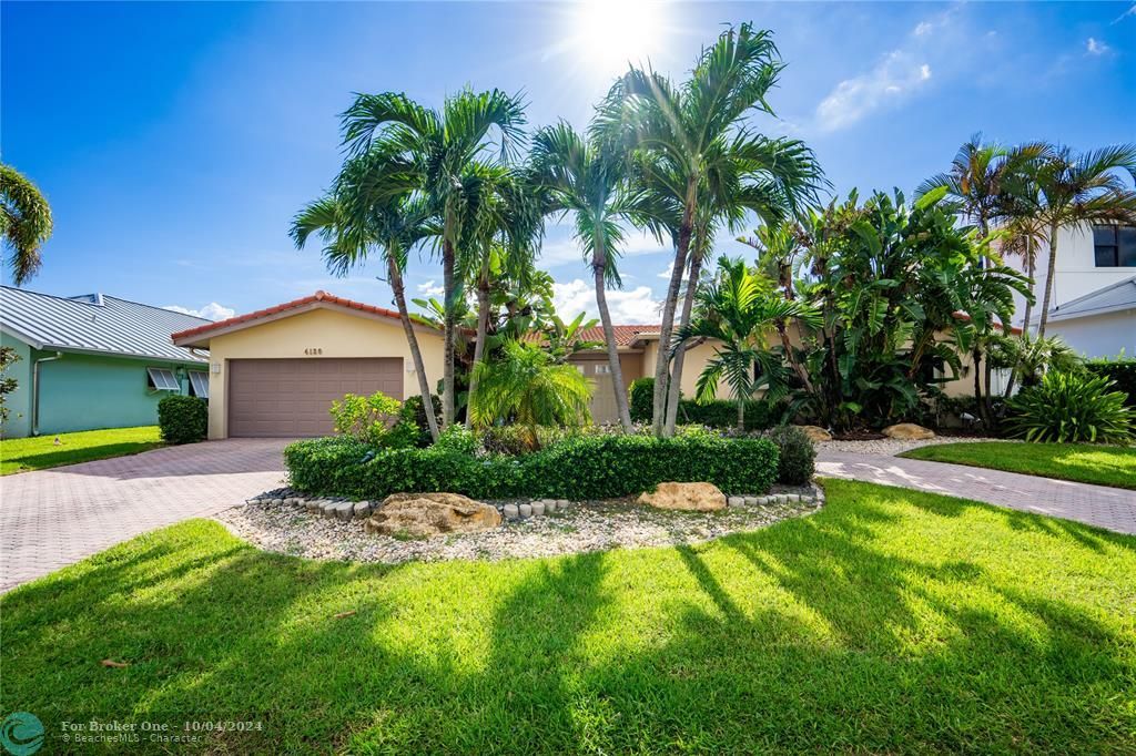 For Sale: $1,995,000 (3 beds, 2 baths, 1911 Square Feet)