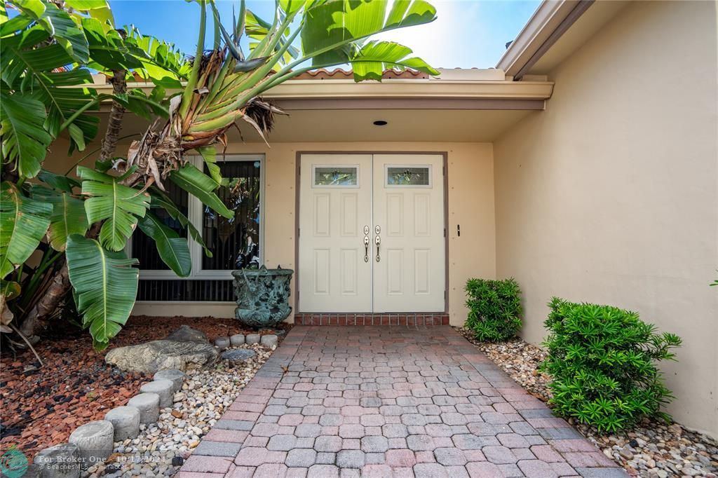 For Sale: $1,995,000 (3 beds, 2 baths, 1911 Square Feet)