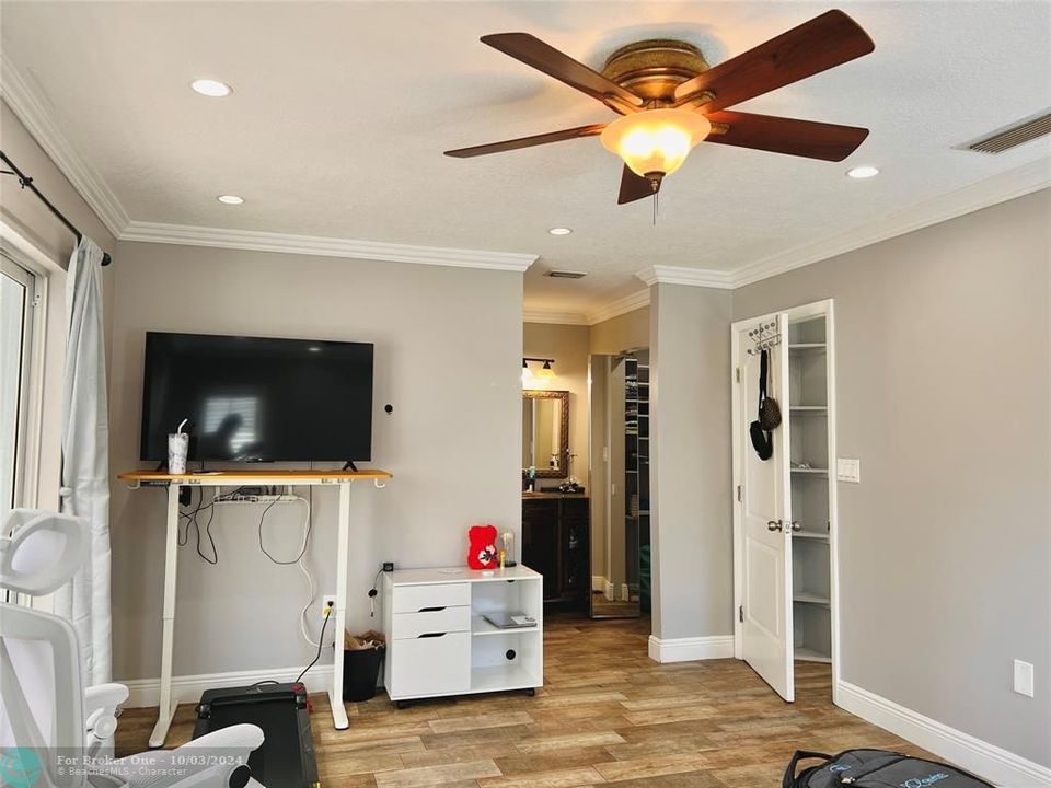 For Sale: $575,000 (4 beds, 2 baths, 1402 Square Feet)