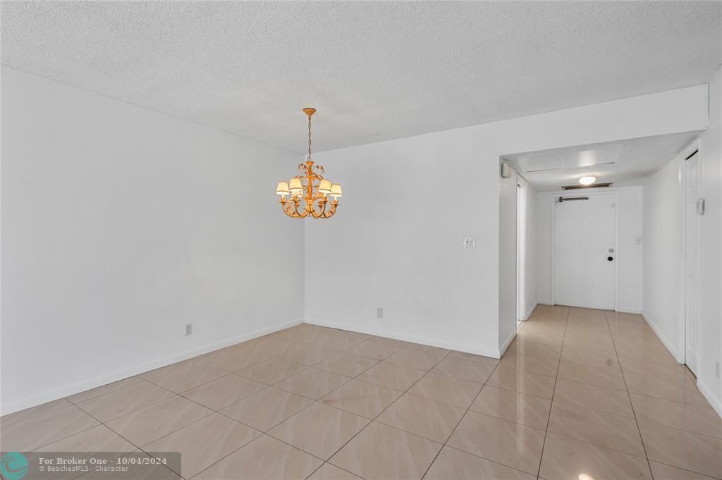 For Sale: $229,000 (2 beds, 2 baths, 1265 Square Feet)