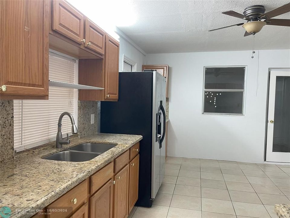 For Sale: $328,000 (2 beds, 1 baths, 1178 Square Feet)