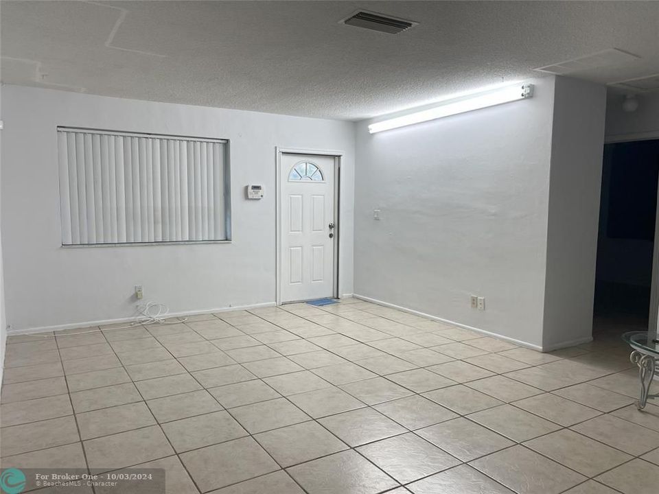 For Sale: $328,000 (2 beds, 1 baths, 1178 Square Feet)