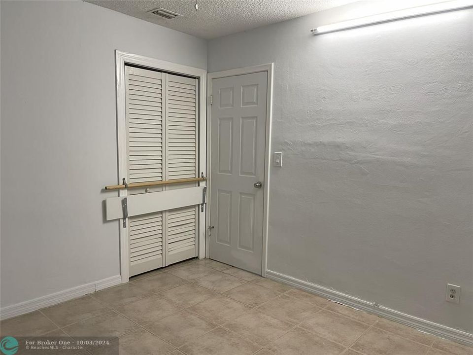 For Sale: $328,000 (2 beds, 1 baths, 1178 Square Feet)