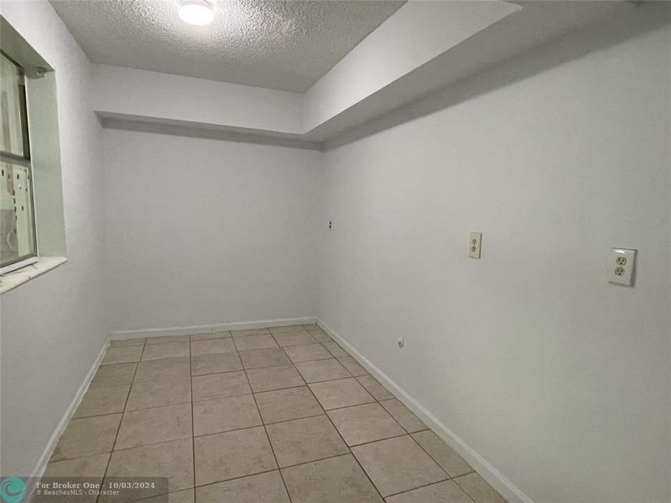 For Sale: $328,000 (2 beds, 1 baths, 1178 Square Feet)