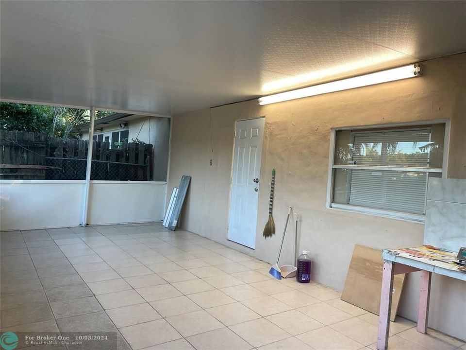 For Sale: $328,000 (2 beds, 1 baths, 1178 Square Feet)