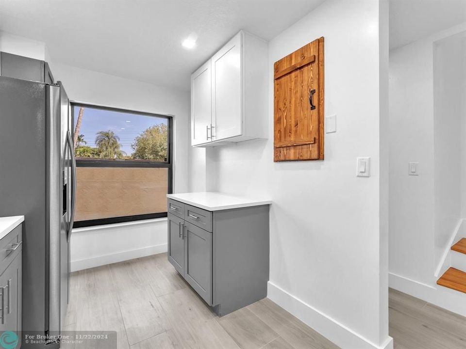 For Sale: $375,000 (2 beds, 2 baths, 1299 Square Feet)