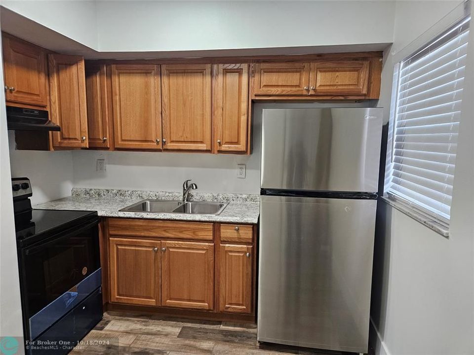 For Sale: $2,300 (2 beds, 1 baths, 1767 Square Feet)