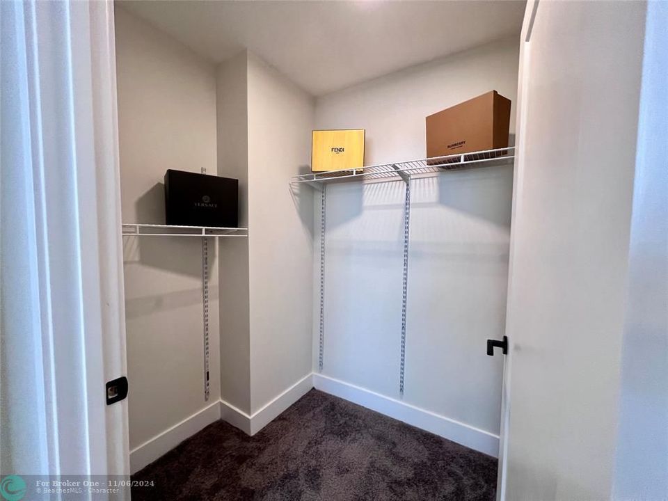 For Rent: $2,096 (1 beds, 1 baths, 695 Square Feet)