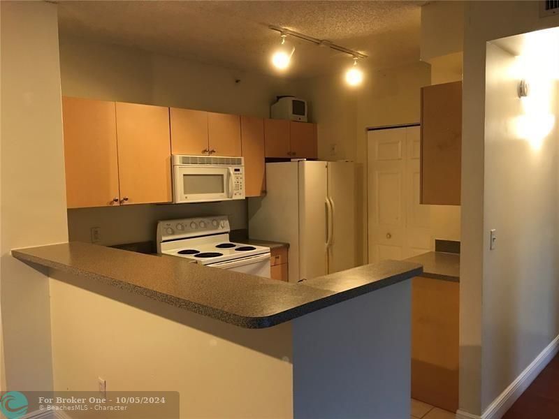 For Rent: $1,750 (1 beds, 1 baths, 691 Square Feet)