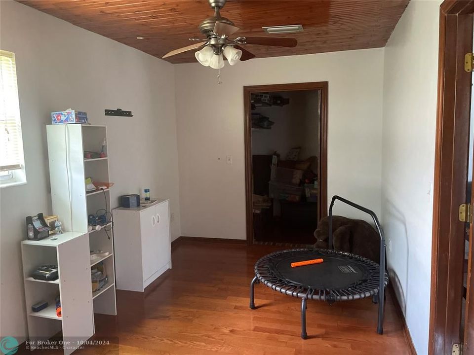 En Venta: $605,000 (4 camas, 2 baños, 2270 Pies cuadrados)