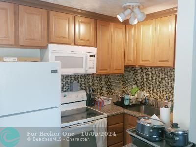 Active With Contract: $1,500 (1 beds, 1 baths, 500 Square Feet)