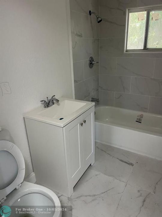 For Rent: $2,400 (3 beds, 2 baths, 1050 Square Feet)