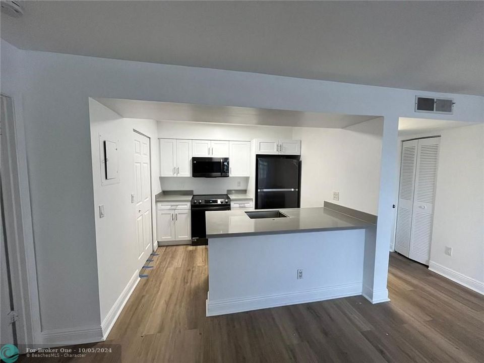 For Rent: $2,100 (2 beds, 2 baths, 1073 Square Feet)