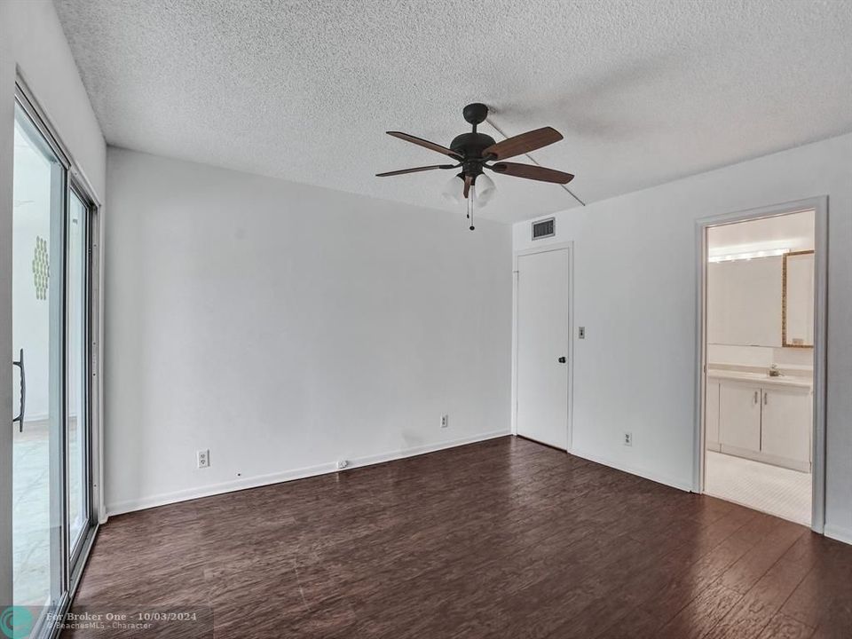 For Sale: $159,900 (2 beds, 2 baths, 1162 Square Feet)