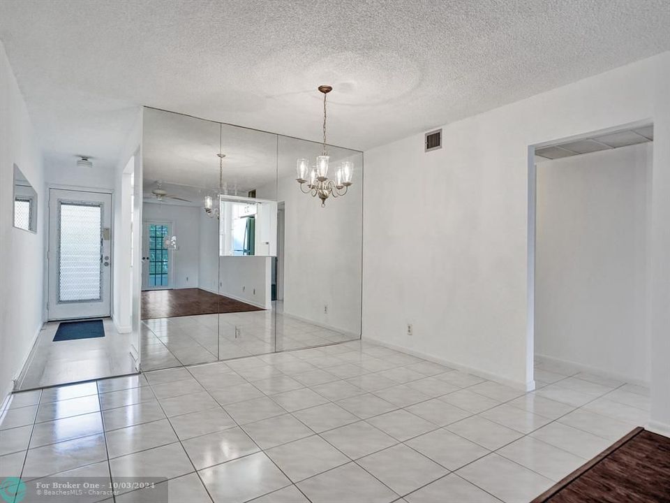 For Sale: $159,900 (2 beds, 2 baths, 1162 Square Feet)