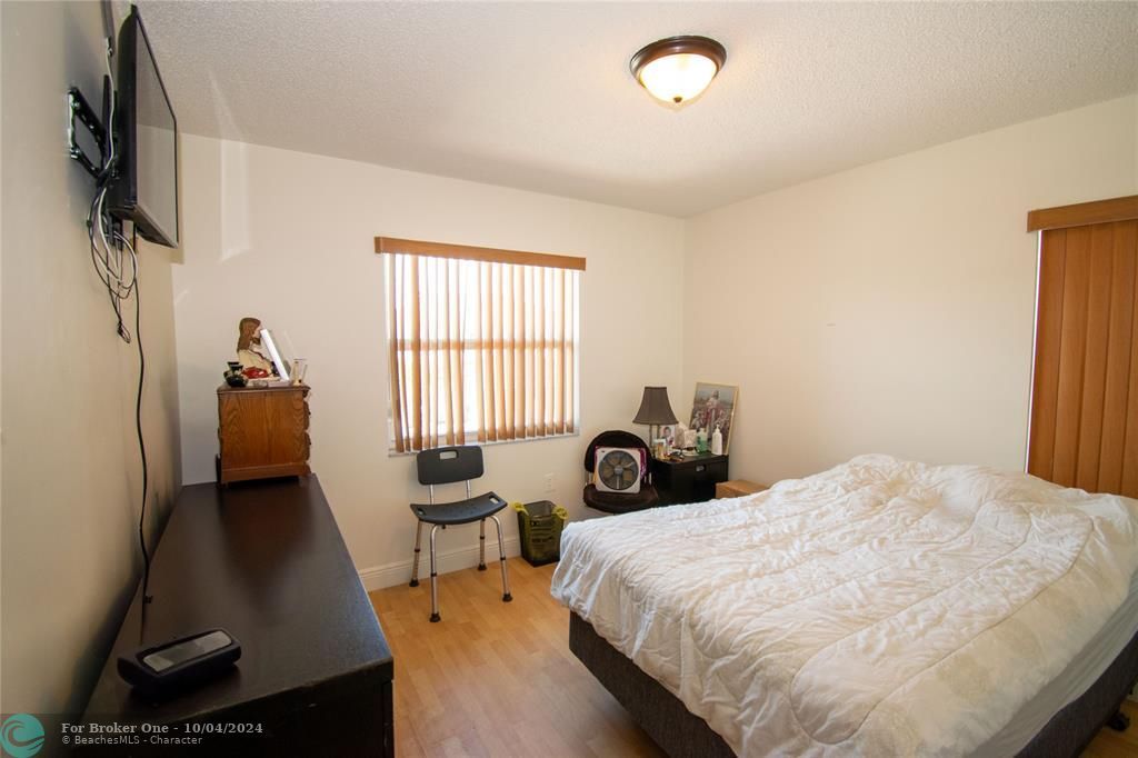 For Sale: $387,500 (3 beds, 2 baths, 1567 Square Feet)