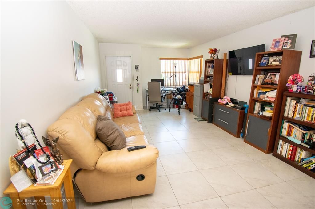 For Sale: $387,500 (3 beds, 2 baths, 1567 Square Feet)