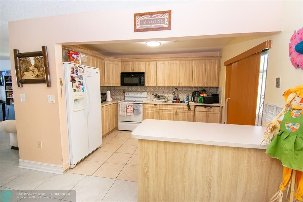 For Sale: $387,500 (3 beds, 2 baths, 1567 Square Feet)