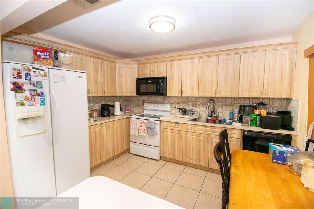 For Sale: $387,500 (3 beds, 2 baths, 1567 Square Feet)