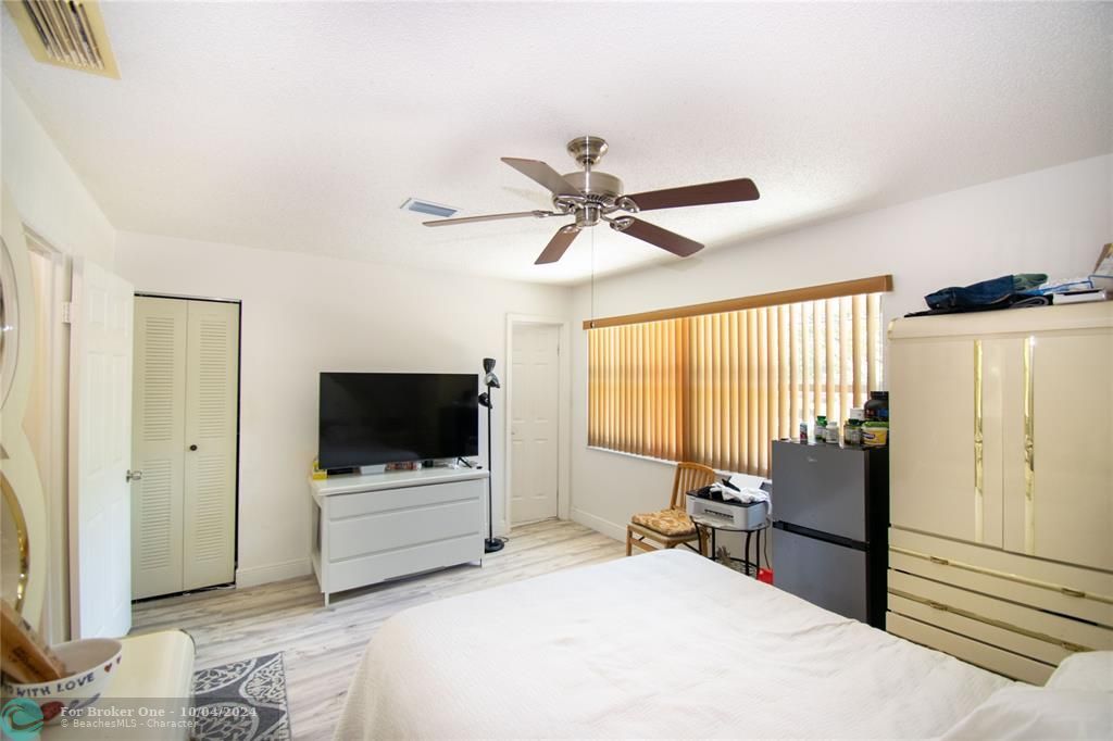 For Sale: $387,500 (3 beds, 2 baths, 1567 Square Feet)