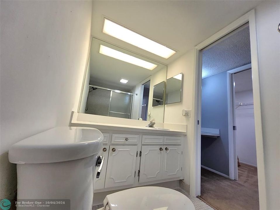 For Sale: $225,000 (2 beds, 2 baths, 1100 Square Feet)