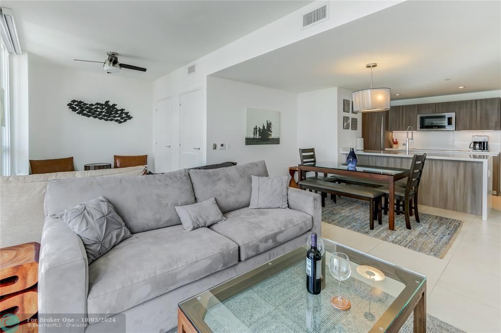 For Sale: $899,000 (1 beds, 1 baths, 841 Square Feet)