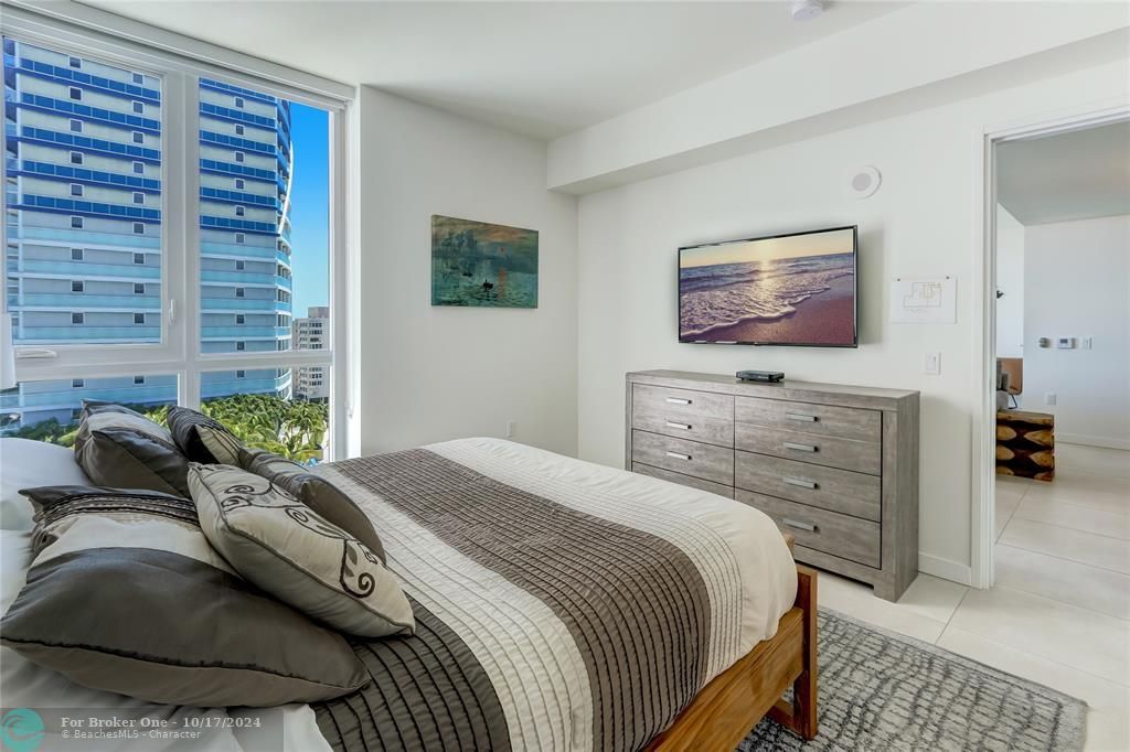 For Sale: $899,000 (1 beds, 1 baths, 841 Square Feet)