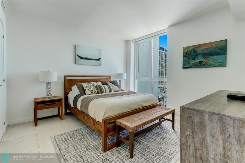 For Sale: $899,000 (1 beds, 1 baths, 841 Square Feet)