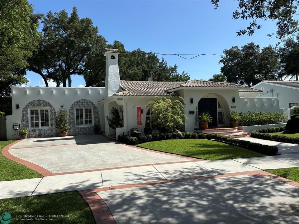 For Sale: $2,175,000 (3 beds, 3 baths, 2654 Square Feet)