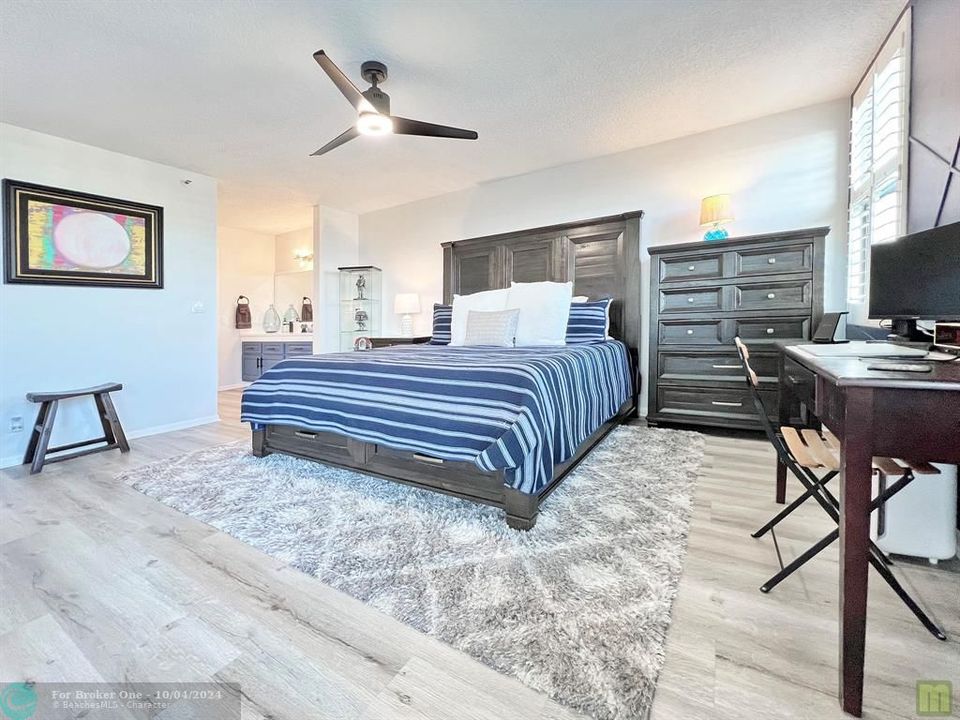 For Sale: $299,500 (2 beds, 2 baths, 1222 Square Feet)