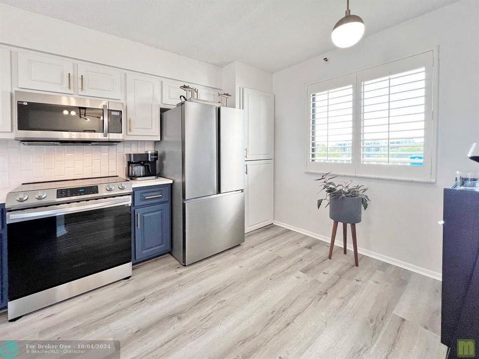 For Sale: $299,500 (2 beds, 2 baths, 1222 Square Feet)