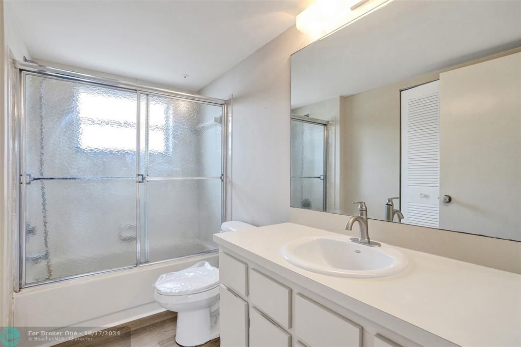 For Sale: $165,000 (1 beds, 1 baths, 630 Square Feet)