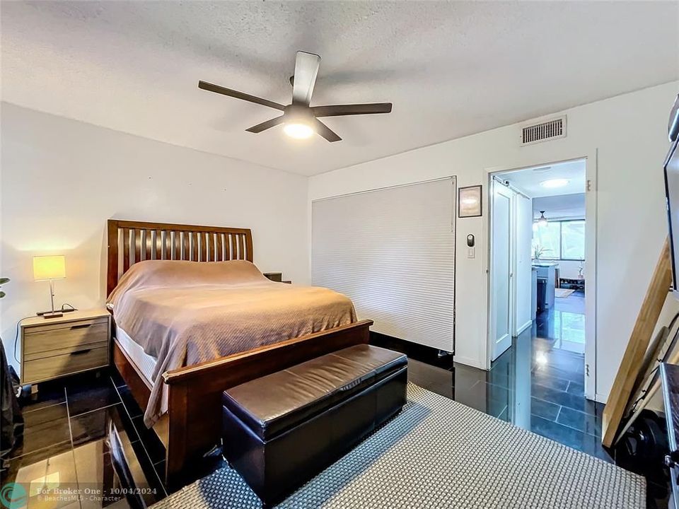 For Sale: $214,999 (1 beds, 1 baths, 685 Square Feet)