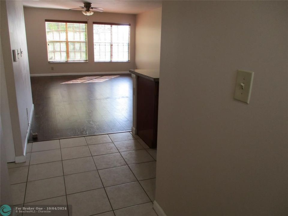 For Rent: $2,400 (2 beds, 2 baths, 981 Square Feet)