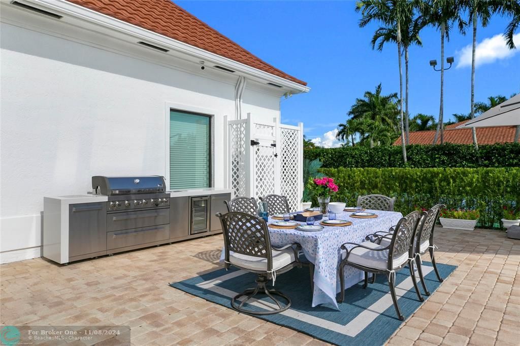 For Sale: $5,890,000 (4 beds, 4 baths, 5677 Square Feet)