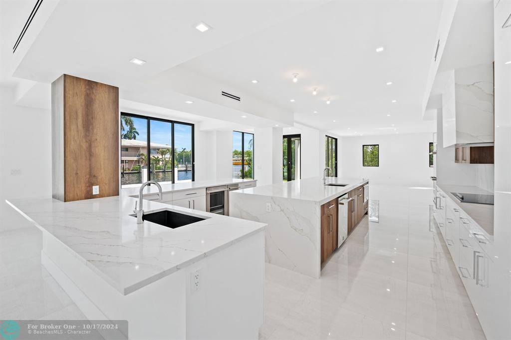 For Sale: $5,995,000 (5 beds, 6 baths, 6627 Square Feet)