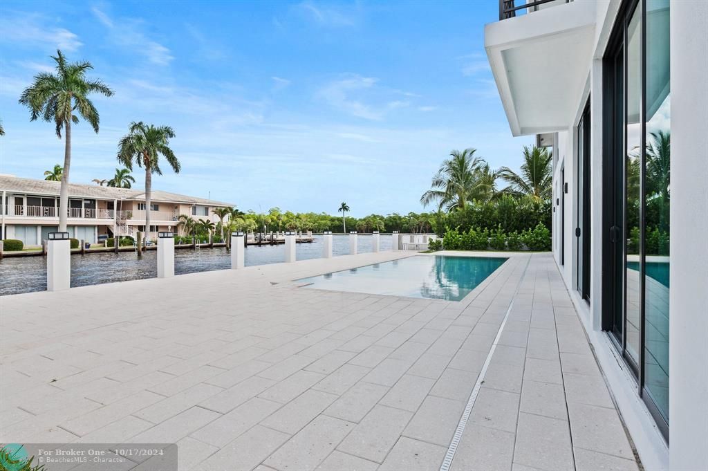 For Sale: $5,995,000 (5 beds, 6 baths, 6627 Square Feet)