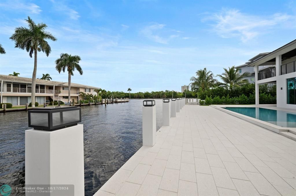 For Sale: $5,995,000 (5 beds, 6 baths, 6627 Square Feet)