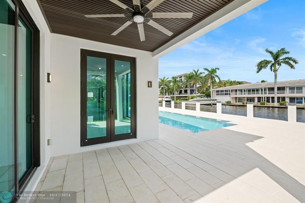 For Sale: $5,995,000 (5 beds, 6 baths, 6627 Square Feet)