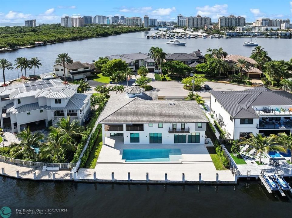 For Sale: $5,995,000 (5 beds, 6 baths, 6627 Square Feet)