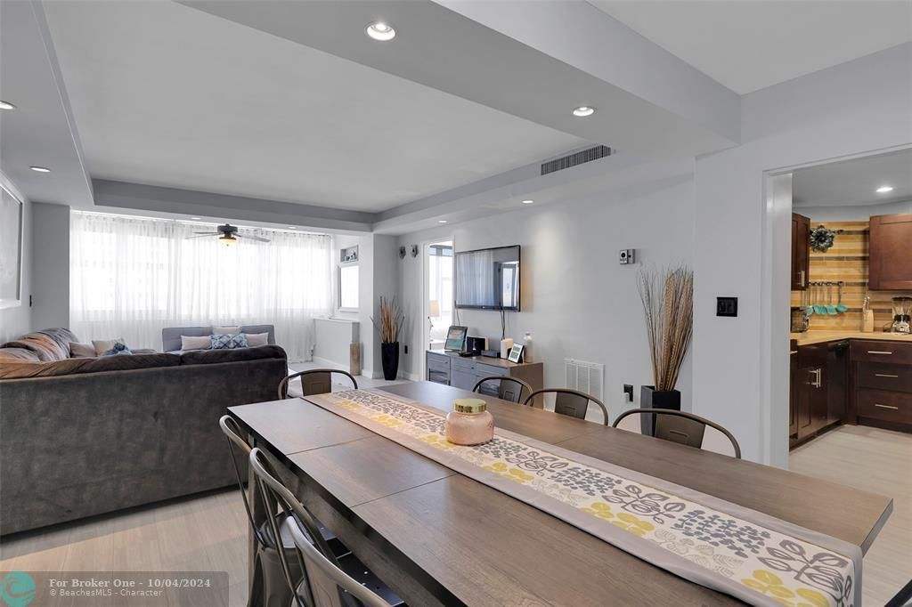 For Sale: $875,000 (2 beds, 2 baths, 1080 Square Feet)