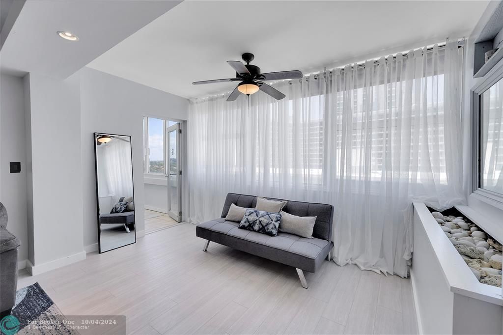 For Sale: $875,000 (2 beds, 2 baths, 1080 Square Feet)