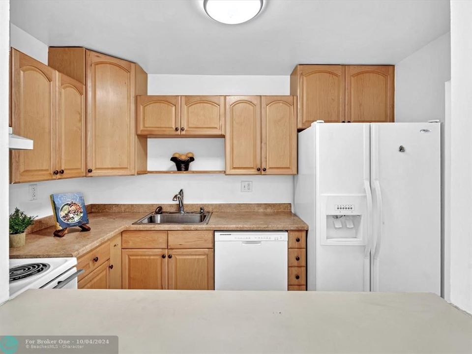 For Sale: $390,000 (2 beds, 2 baths, 1014 Square Feet)