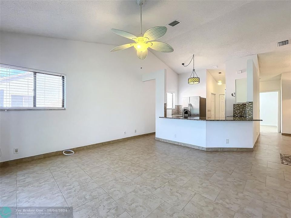 For Sale: $248,990 (2 beds, 2 baths, 996 Square Feet)