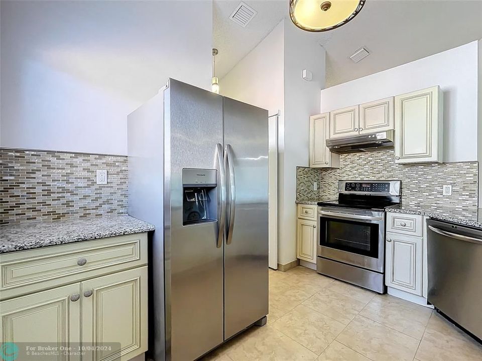 For Sale: $248,990 (2 beds, 2 baths, 996 Square Feet)