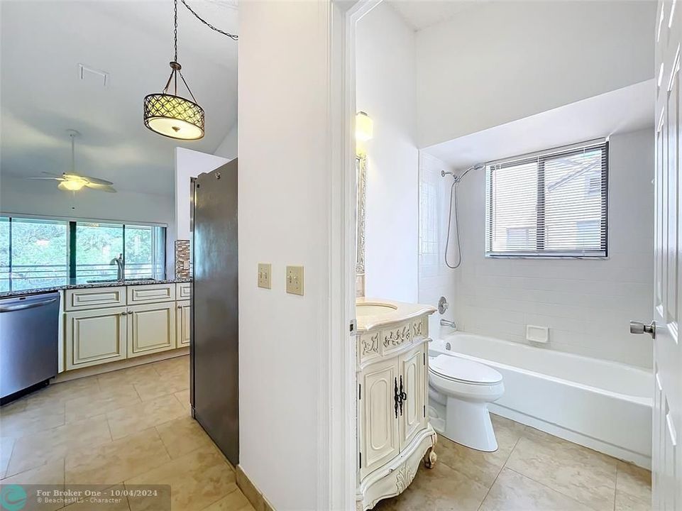 For Sale: $248,990 (2 beds, 2 baths, 996 Square Feet)